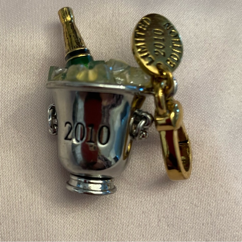 RARE VINTAGE LIMITED EDITION JUICY COUTURE “Champagne in Bucket” 2010 Charm